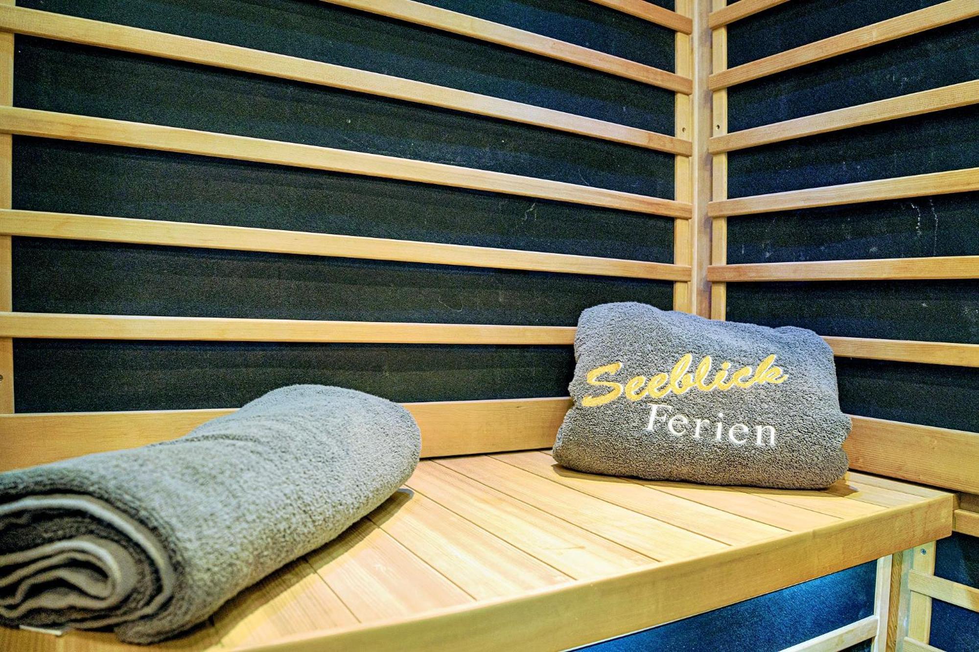 Ferienhaus Lieblingsplatz By Seeblick Ferien Oro, Direkte Wasserlage,Sauna,Kamin オルペニッツ エクステリア 写真